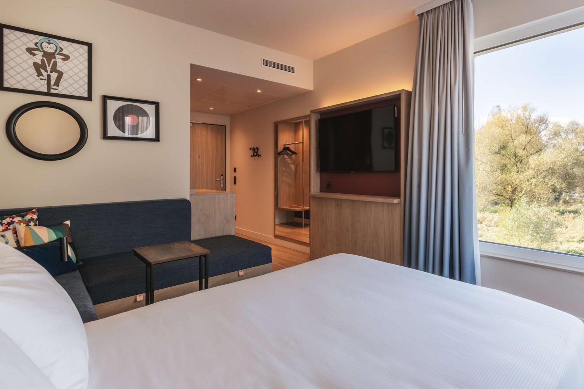 Отель Hampton By Hilton Констанц Экстерьер фото
