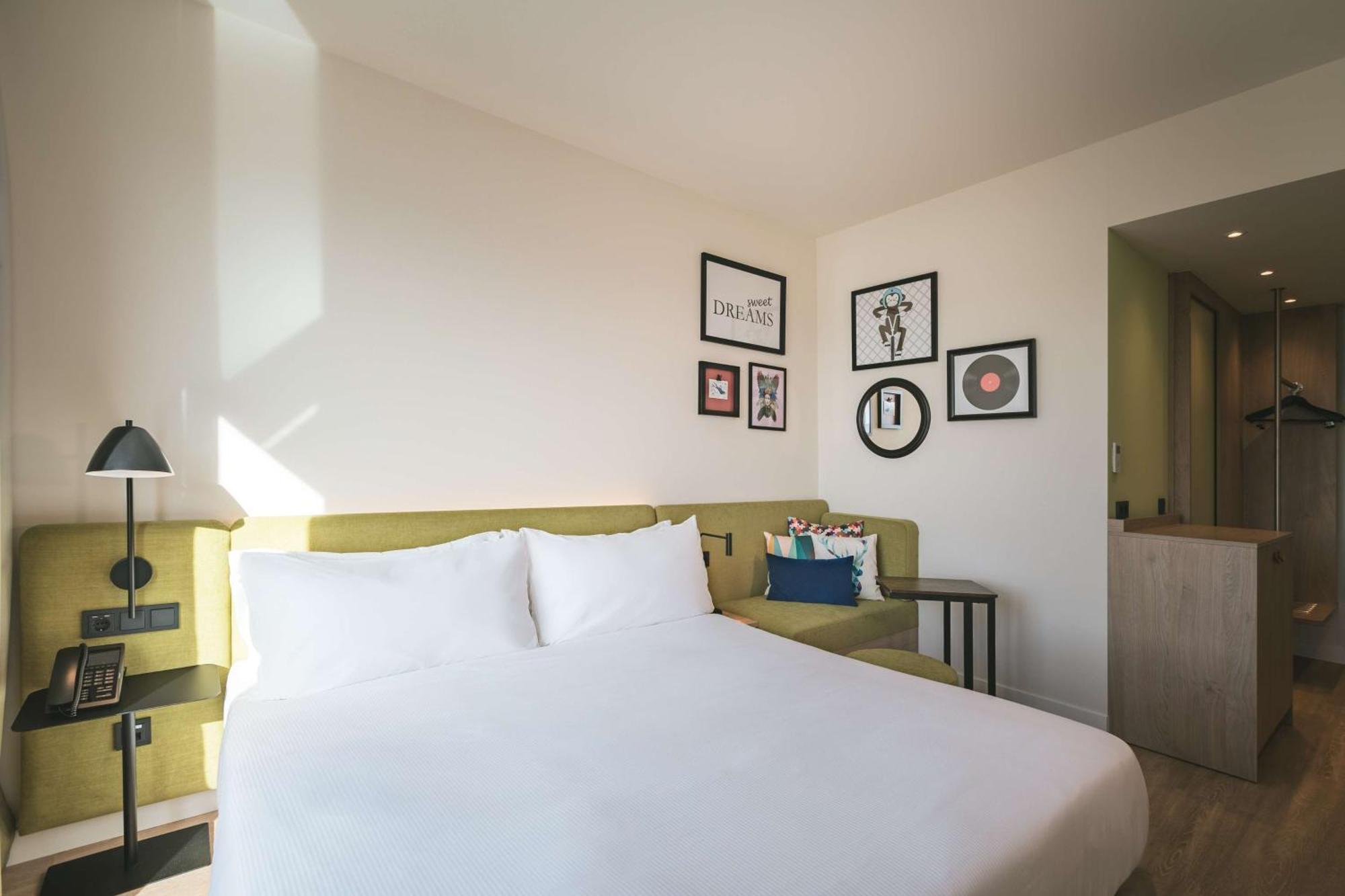 Отель Hampton By Hilton Констанц Экстерьер фото